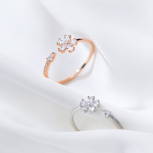 Five - petal Ring - LuVoria